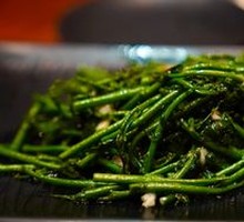 Stir-Fried Wild Vegetables with Garlic from Wuzhi Mountain