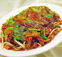 Stir-Fried Beef Rice Noodles