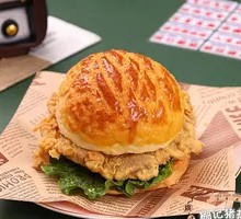 Pengji Crispy Fried Pork Chop Pineapple Bun