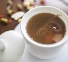 Du Zhong Pork Kidney and Tail Soup