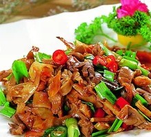 Stir-Fried Chicken Offal with Seasonal Vegetables