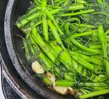 Stir-fried Water Spinach in Clay Pot