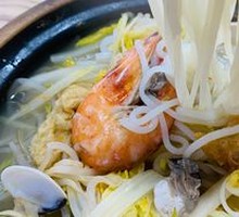 Seafood Clay Pot Noodles