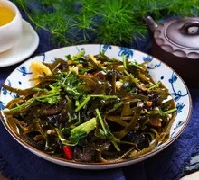 Cold-dressed kelp