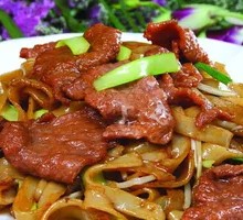 Stir-Fried Beef Rice Noodles