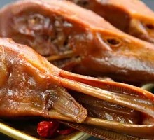 Sauce-Flavored Spicy Duck Heads