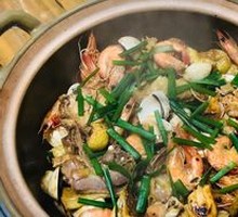 Stir-fried Shrimp and Clams in Clay Pot