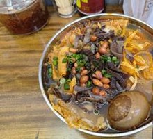 Spicy Egg and Snail Noodles