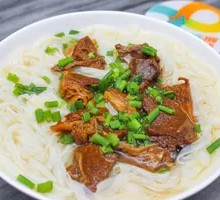 Beef Shank Rice Noodles with Snail Soup