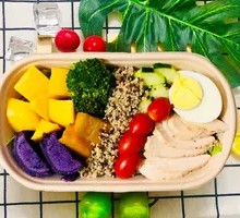 Mango Quinoa Chicken Salad