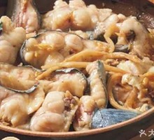 Steamed Maple Dam Reservoir Clamp Fish with Preserved Vegetable Shreds
