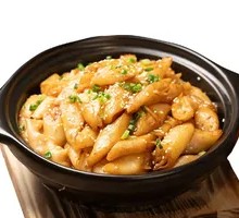 Casserole-Fried Chencun Rice Noodle Rolls with Intense Heat