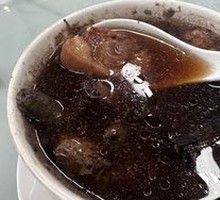 Bajì Dùzhòng Bu Shen Dou Stewed Pig Tails