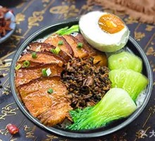 Braised Pork with Preserved Vegetable in Clay Pot Rice