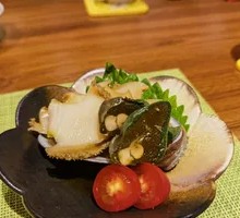 Live Abalone Stewed on Rock