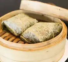 Lotus-Leaf Wrapped Sticky Rice Chicken