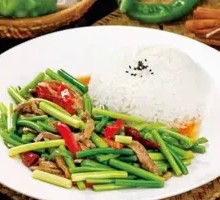 蒜苔牛肉盖浇饭