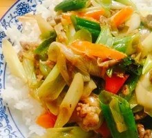 Scallion Stir-Fried Lamb Rice Bowl