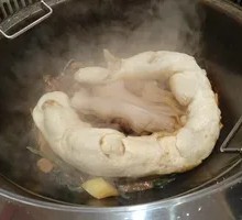 Stewed Goose in Iron Pot