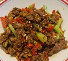 Stir-Fried Beef with Yellow Onion