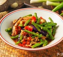 Eggplant Stir-Fried with Green Beans