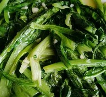 Stir-fried Oil-maize Greens with Garlic