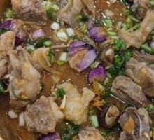 Braised Chicken with Red Onion