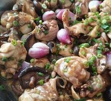 Steamed Chicken with Mountain Snail and Red Onion in Copper Plate