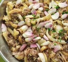 Braised Chicken with Red Onion