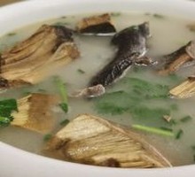 Spicy Pig's Trotter Soup with Mulberry Leaves