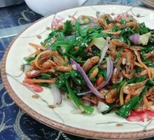 Stir-fried河虾 with leeks