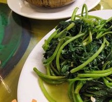 Stir-Fried Sweet Potato Leaves with Garlic