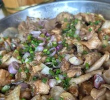 Braised Chicken with Red Onion