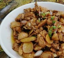 Braised Chicken with Red Onion