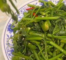 Stir-Fried Pumpkin Vine with Garlic