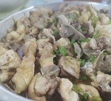 Braised Chicken with Red Onion
