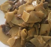 Stir-fried Chicken Offal with Pickled Bamboo Shoots
