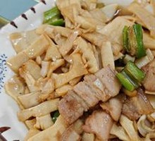 Bamboo Shoots Stir-Fried with Pork Belly