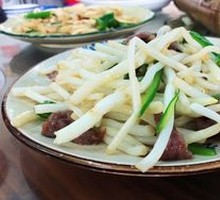 Old Cow Stir-Fried with Tender Grass