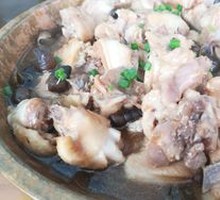 Steamed Chicken with Sand Pit Snails in Copper Basin