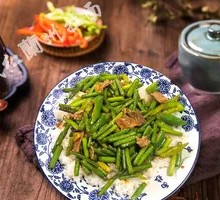 Stir-fried Beef with Garlic Shoots over Rice