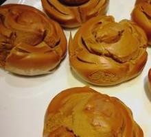 Black Sugar Flower Bun