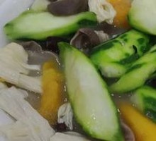 Papaya, Kidney Bean, Bamboo Sponge and Pig's Trotter Soup