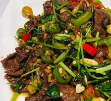 Stir-Fried Beef with Yellow Onion