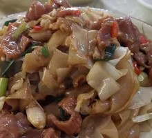 Pork Neck Meat Stir-Fried Rice Noodles