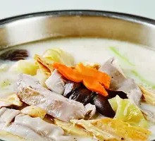 White Pepper Bamboo Shoot and Pork Tripe Chicken Hot Pot (with Vegetables)