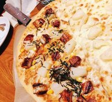 Golden Pillow Durian Pizza