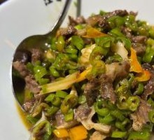 Stir-Fried Beef with Yellow Onion