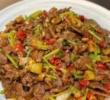 Stir-Fried Beef with Yellow Onion