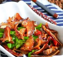 Stir-fried Wild Celery with Preserved Pork Ear Tips